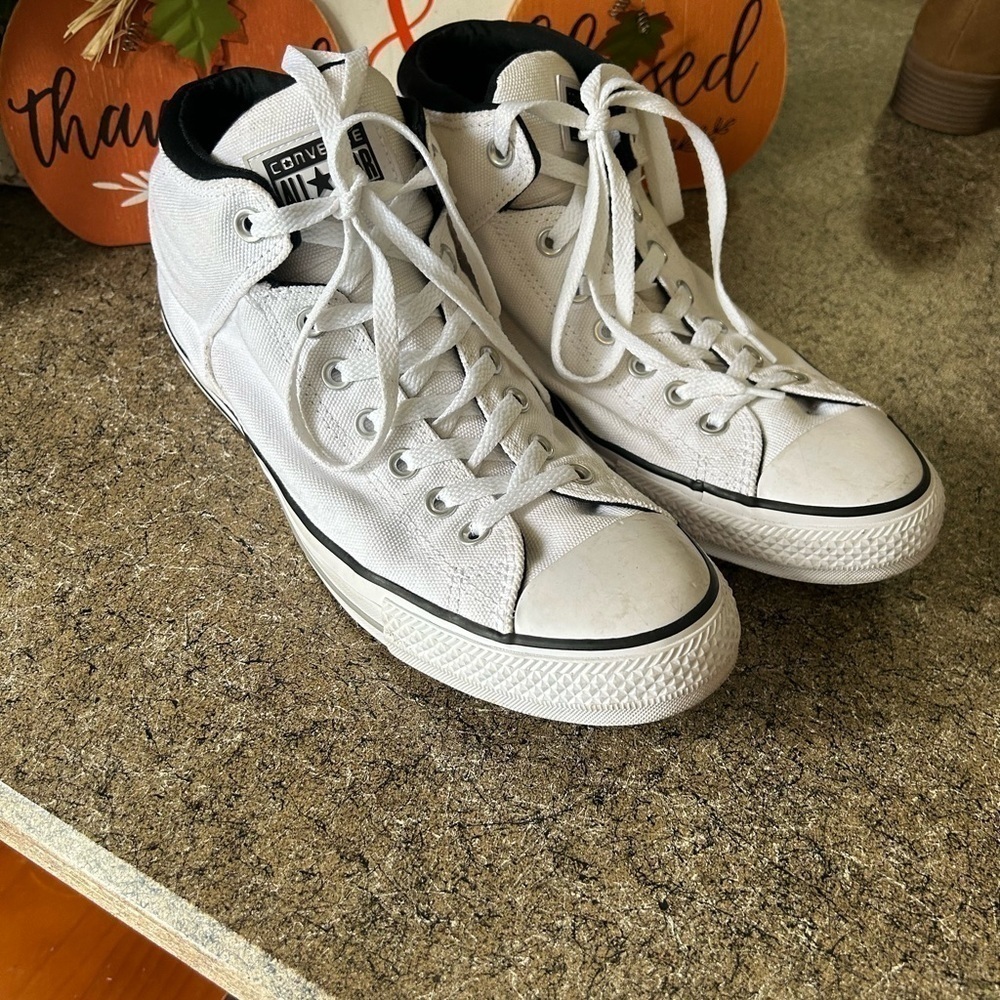 Converse chucks, unisex men's size 11 women's size 13in white